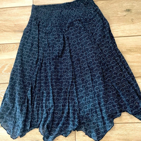 Skirt with scalloped edges. Super fashionable - Picture 1 of 2